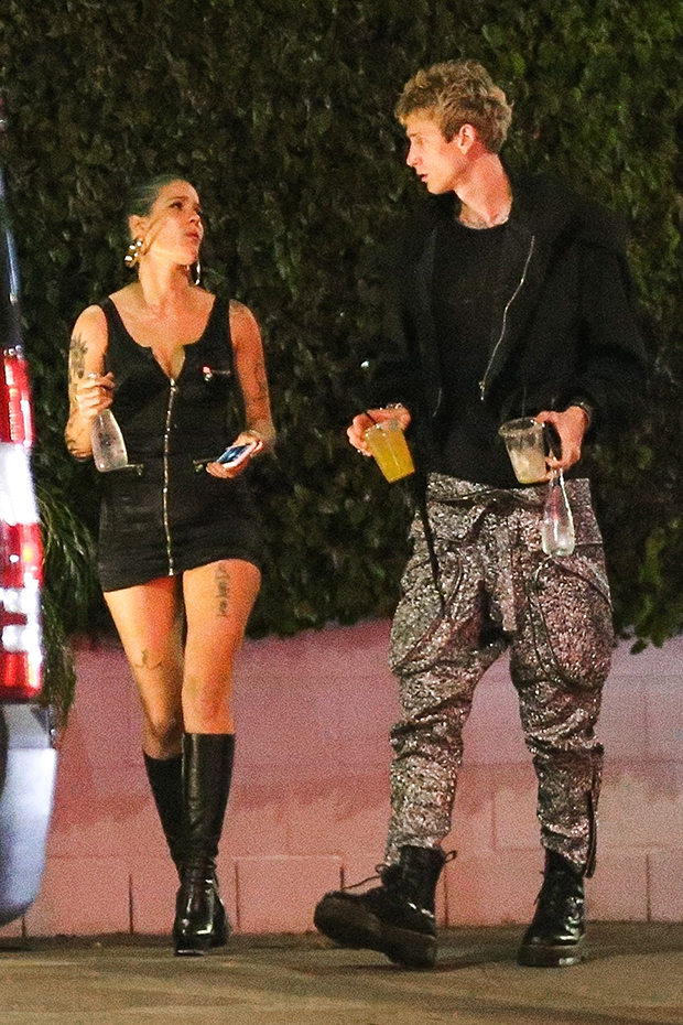 halsey-reunites-with-rumored-ex-machine-gun-kelly-after-confirming-split-with-g-eazy-post-2
